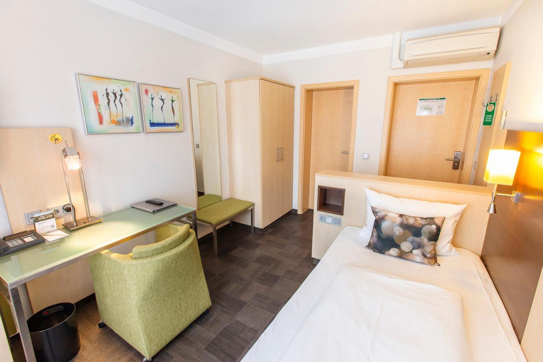 Hotel Scheffelhoehe Bruchsal Extérieur photo
